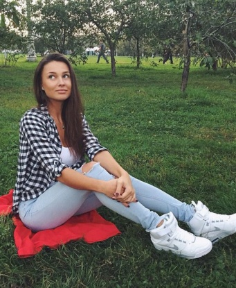 Позволь мне позаботиться о твоих сексуальных фантазиях и превратить их в реальность. Мои услуги в Москве включают классический секс, оральный секс, эротический массаж и многое другое. Обладая опытом и нежностью, я гарантирую, что твои желания будут удовлетворены. 😘 Мои фото подтверждают мою реальность и красоту. Не теряй время, давай насладимся магией момента вместе. Жду твоего звонка для встречи в Москве 🌆 12448, 25 лет